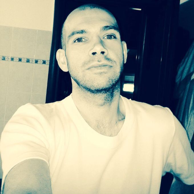 QUANTO COSTA UN ESCORT GAY ROSSO GIGOLO Numeri escort roma gay a piacenza