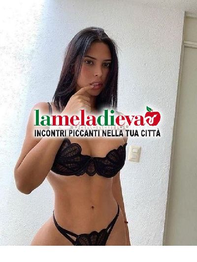 RIHANNA 💋PRIMISSIMA VOLTA IN CITTÀ �...